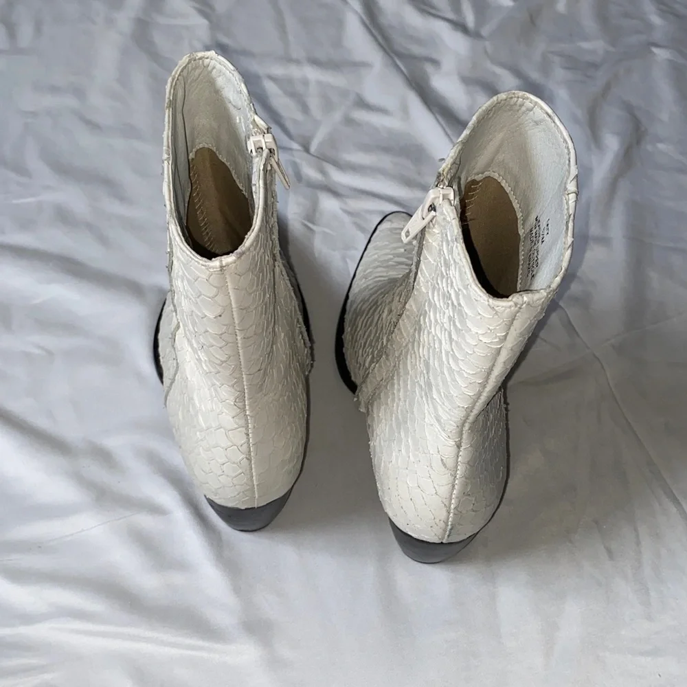 Elegant White Textured Ankle Boots